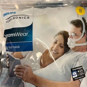 Philips Respironics Dreamwear full face mask system with headgear size SMALL